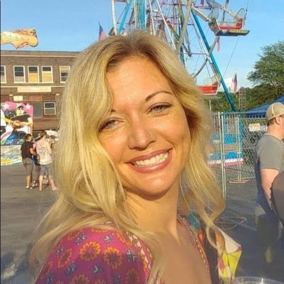 Meet your Posher, Sara - Picture 3 of 4